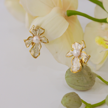 Cargar imagen en el visor de la galería, Flower four petals with pearl
