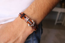 Cargar imagen en el visor de la galería, Brown Leather Bracelet in Brown Yarn
