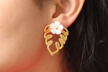 Cargar imagen en el visor de la galería, Flower Tropical Earrings
