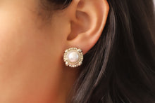 Cargar imagen en el visor de la galería, Silver Earrings with Texture
