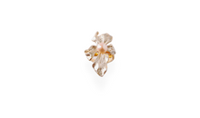 Load image into Gallery viewer, Four Petals Flower Ring with Pearl
