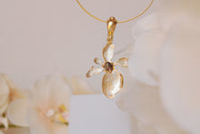 Cargar imagen en el visor de la galería, I said Silver Orchids with opal
