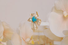 Cargar imagen en el visor de la galería, Three Petals Flower Ring with Turquoise
