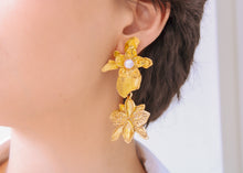 Load image into Gallery viewer, Isolina Earrings
